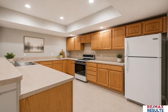 1604 S 190th Plaza, Omaha, NE 68130