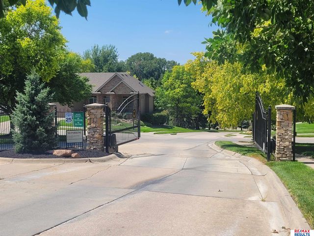 1604 S 190th Plaza, Omaha, NE 68130