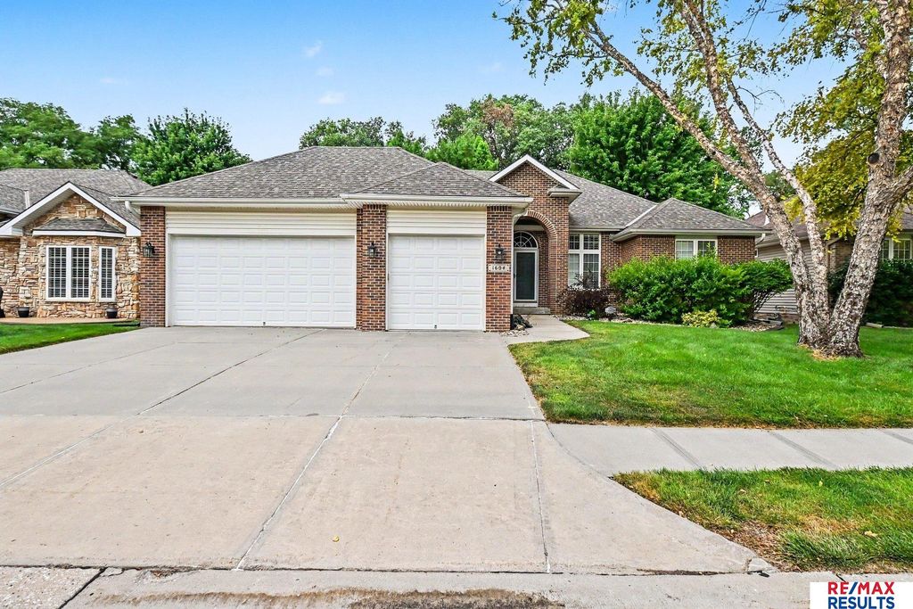 1604 S 190th Plaza, Omaha, NE 68130