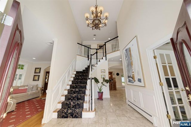 52 Robinhood Avenue, Closter, NJ 07624