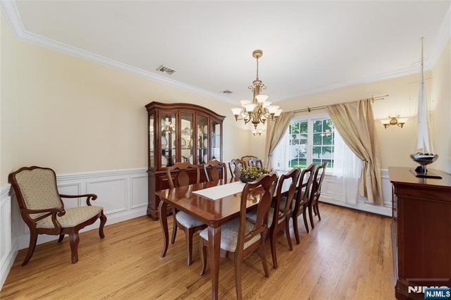 52 Robinhood Avenue, Closter, NJ 07624