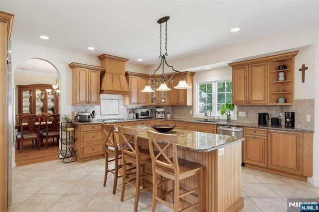 52 Robinhood Avenue, Closter, NJ 07624