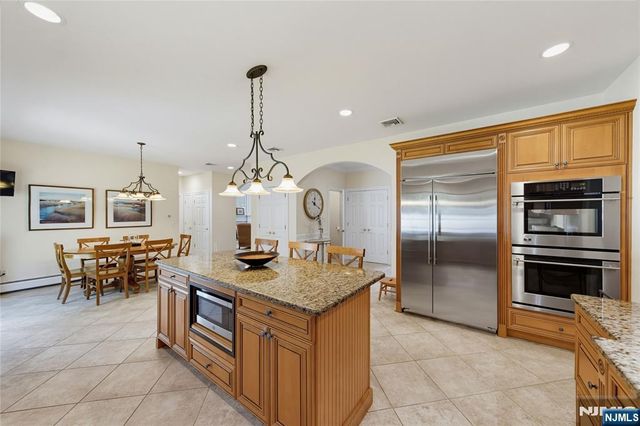 52 Robinhood Avenue, Closter, NJ 07624
