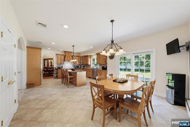 52 Robinhood Avenue, Closter, NJ 07624