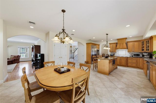 52 Robinhood Avenue, Closter, NJ 07624