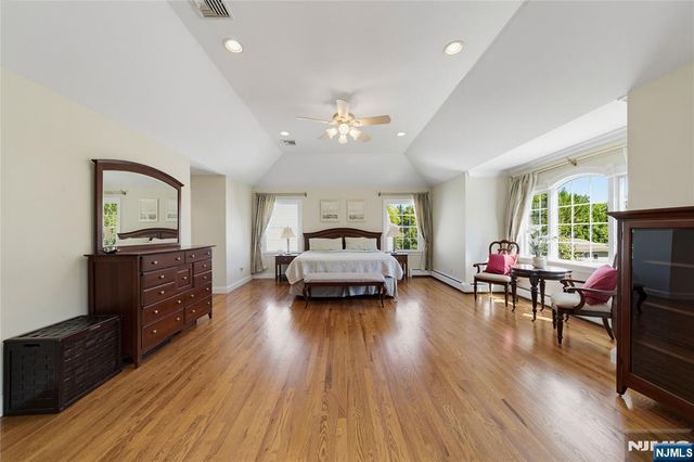 52 Robinhood Avenue, Closter, NJ 07624