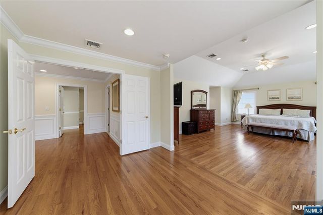 52 Robinhood Avenue, Closter, NJ 07624