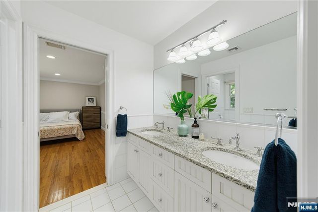 52 Robinhood Avenue, Closter, NJ 07624