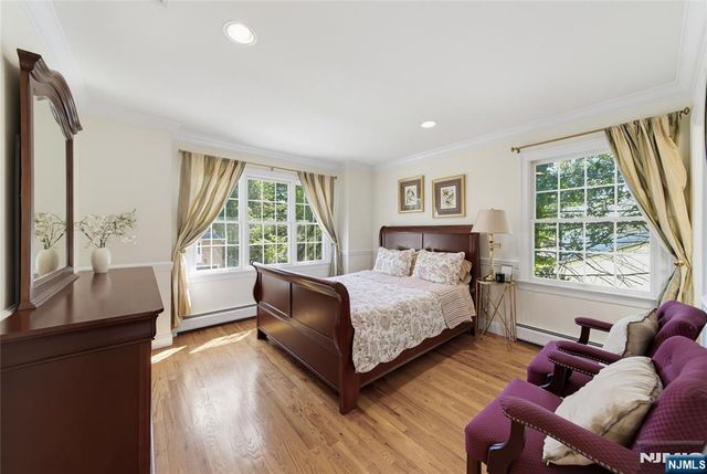 52 Robinhood Avenue, Closter, NJ 07624