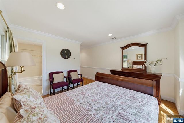 52 Robinhood Avenue, Closter, NJ 07624