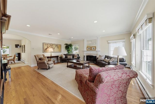 52 Robinhood Avenue, Closter, NJ 07624