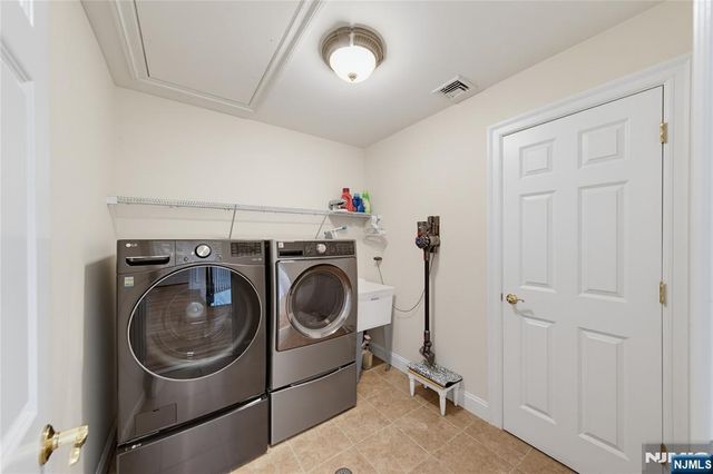52 Robinhood Avenue, Closter, NJ 07624