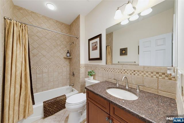 52 Robinhood Avenue, Closter, NJ 07624