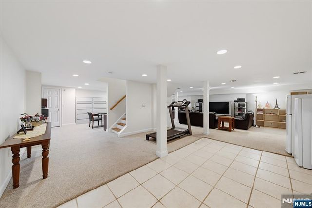 52 Robinhood Avenue, Closter, NJ 07624
