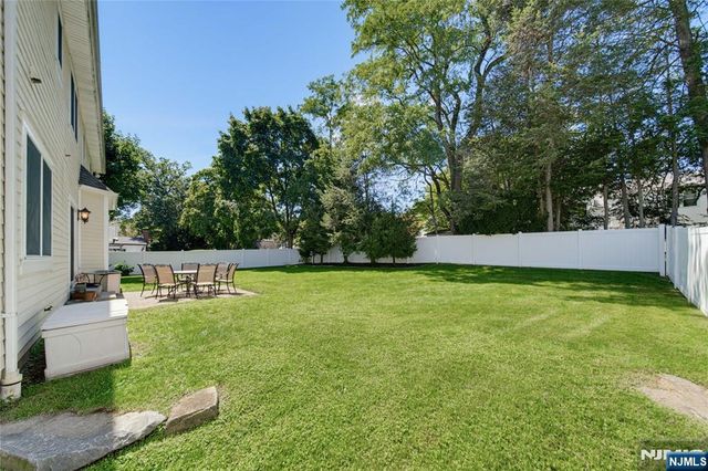 52 Robinhood Avenue, Closter, NJ 07624