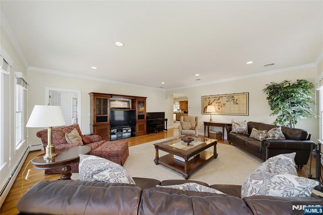 52 Robinhood Avenue, Closter, NJ 07624