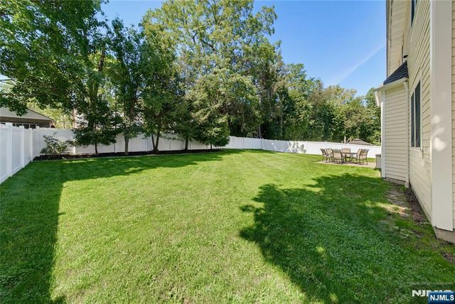52 Robinhood Avenue, Closter, NJ 07624