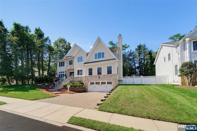 52 Robinhood Avenue, Closter, NJ 07624