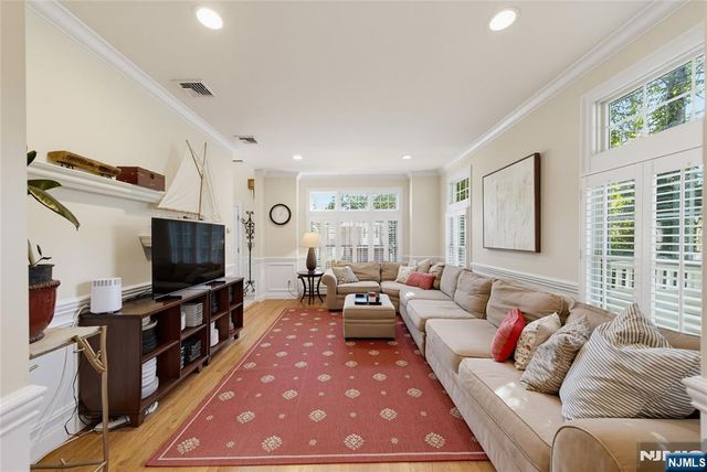 52 Robinhood Avenue, Closter, NJ 07624