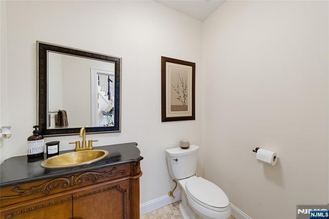 52 Robinhood Avenue, Closter, NJ 07624