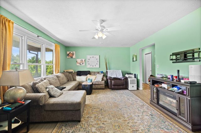 3492 Hawk Creek Road, London, KY 40741