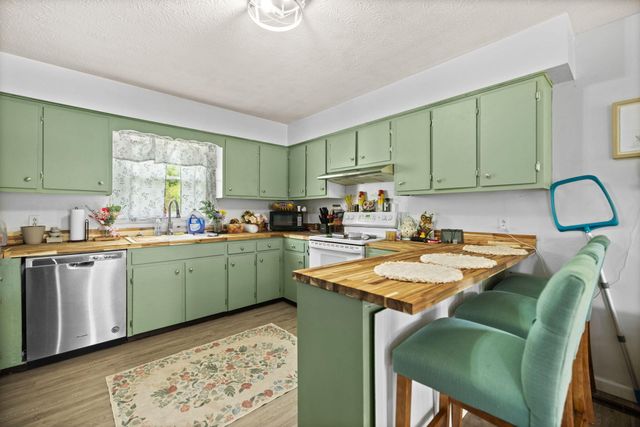 3492 Hawk Creek Road, London, KY 40741