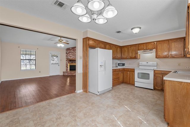 107 Elmore Drive, Woodway, TX 76712