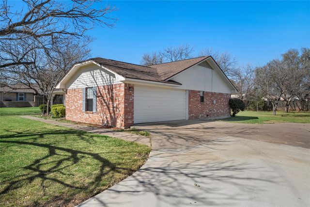 107 Elmore Drive, Woodway, TX 76712