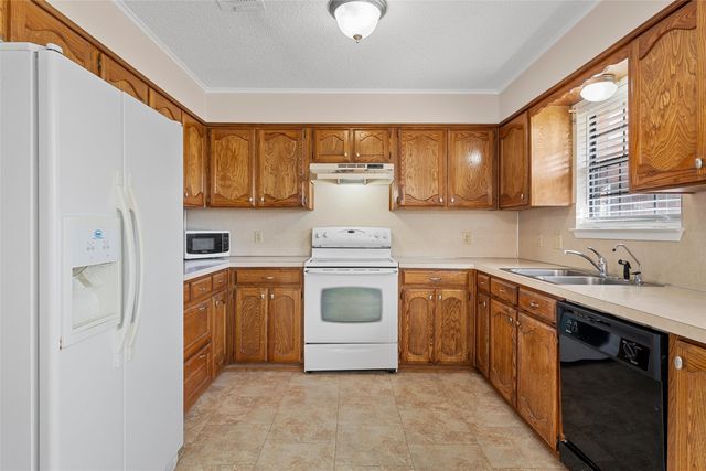 107 Elmore Drive, Woodway, TX 76712