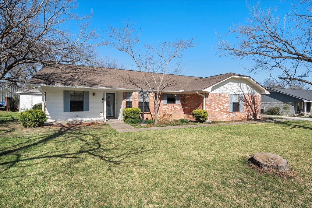 107 Elmore Drive, Woodway, TX 76712