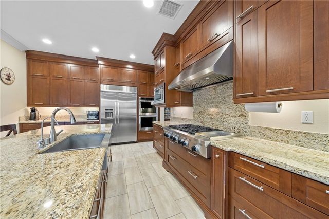 19 Hollyhock, Lake Forest, CA 92630