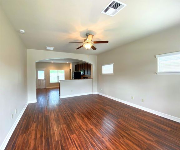 48 Woodland Hills Drive B, Conroe, TX 77303