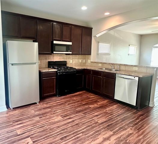 48 Woodland Hills Drive B, Conroe, TX 77303