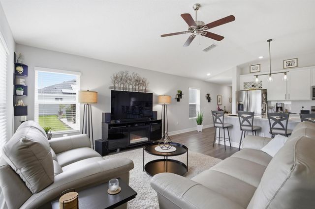 5655 NW Pine Trail Circle, Port St. Lucie, FL 34983