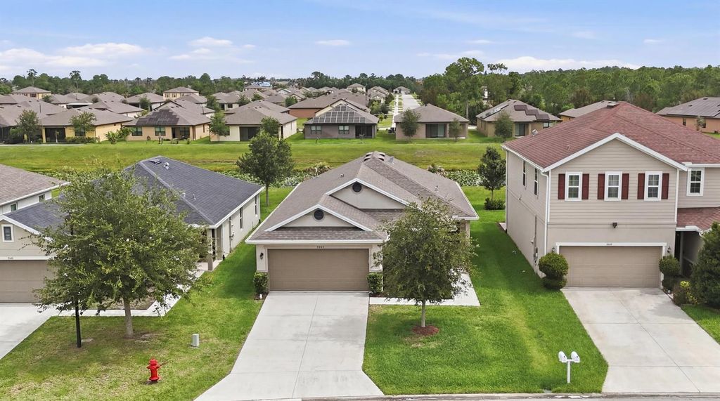 5655 NW Pine Trail Circle, Port St. Lucie, FL 34983