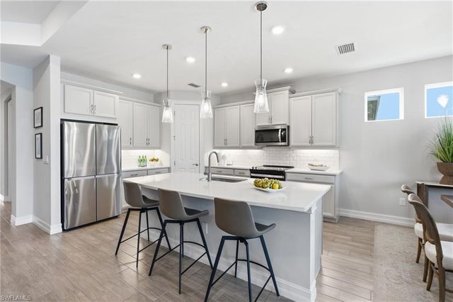 28033 Captiva Shell LOOP, Bonita Springs, FL 34135