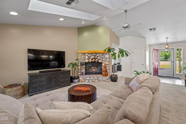 846 Schroeder Lane, Grants Pass, OR 97527