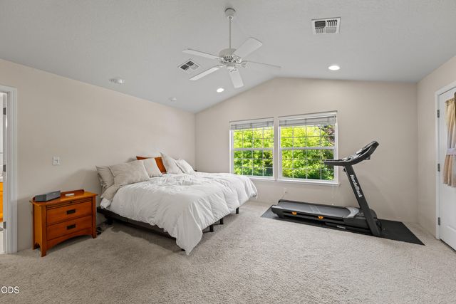 846 Schroeder Lane, Grants Pass, OR 97527