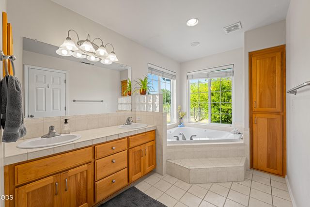 846 Schroeder Lane, Grants Pass, OR 97527