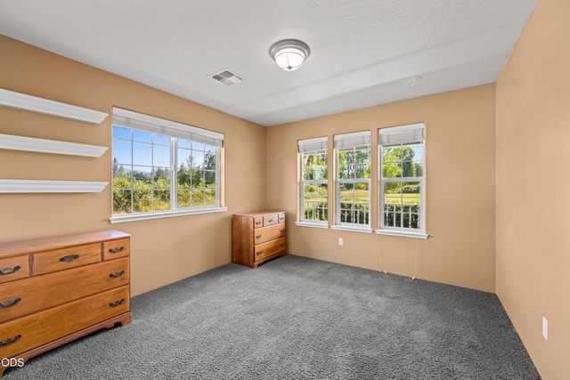 846 Schroeder Lane, Grants Pass, OR 97527