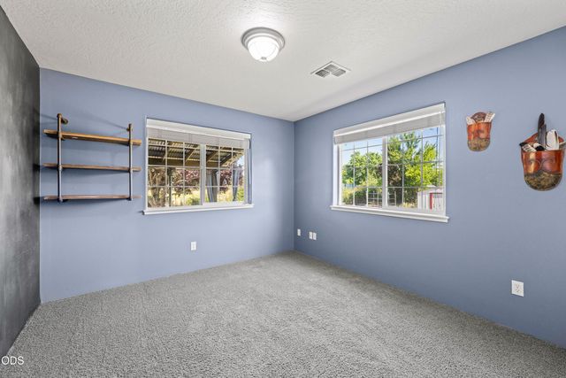 846 Schroeder Lane, Grants Pass, OR 97527