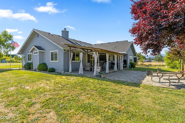 846 Schroeder Lane, Grants Pass, OR 97527