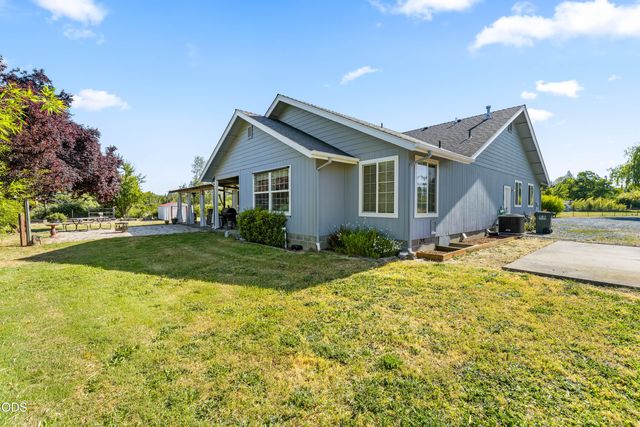846 Schroeder Lane, Grants Pass, OR 97527