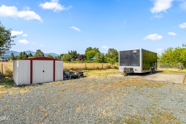 846 Schroeder Lane, Grants Pass, OR 97527