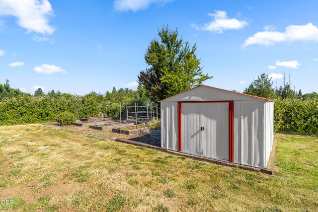 846 Schroeder Lane, Grants Pass, OR 97527