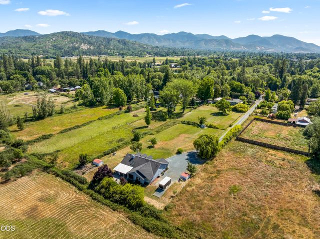 846 Schroeder Lane, Grants Pass, OR 97527