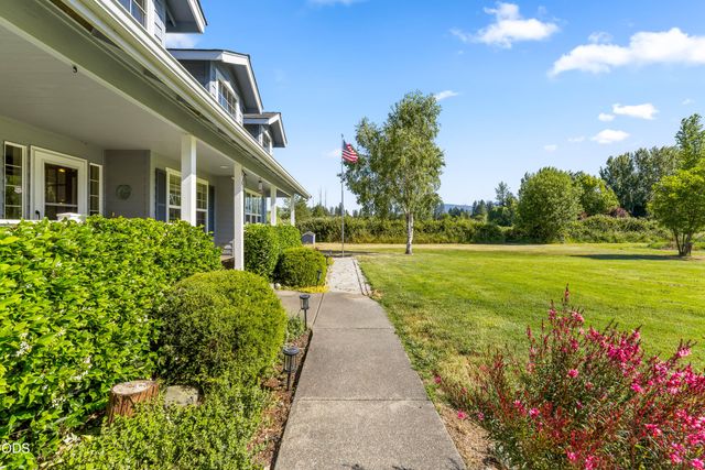 846 Schroeder Lane, Grants Pass, OR 97527