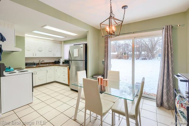 6155 Westdale Drive, Grand Blanc, MI 48439