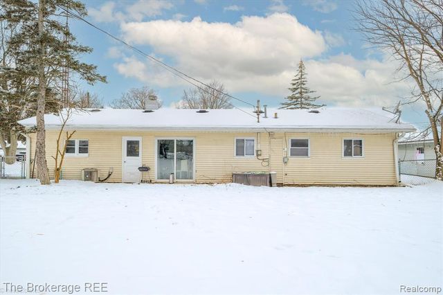 6155 Westdale Drive, Grand Blanc, MI 48439