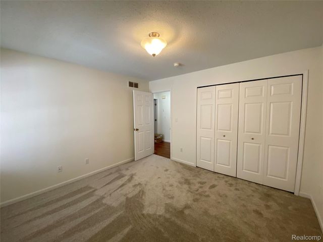 596 Yorkshire Sq. Square 23, Milan, MI 48160